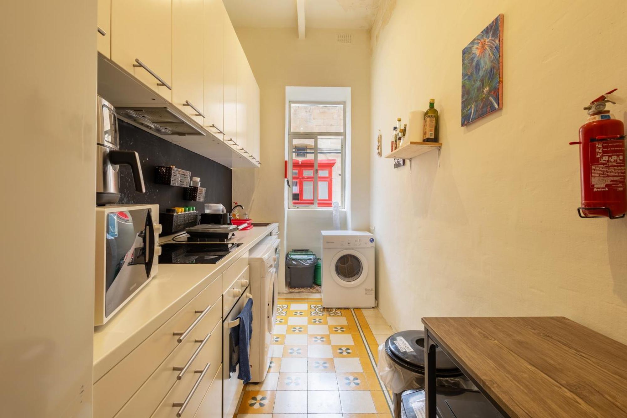 Quiet Twin Room With Private Bathroom, Not Ensuite Sliema Exterior photo