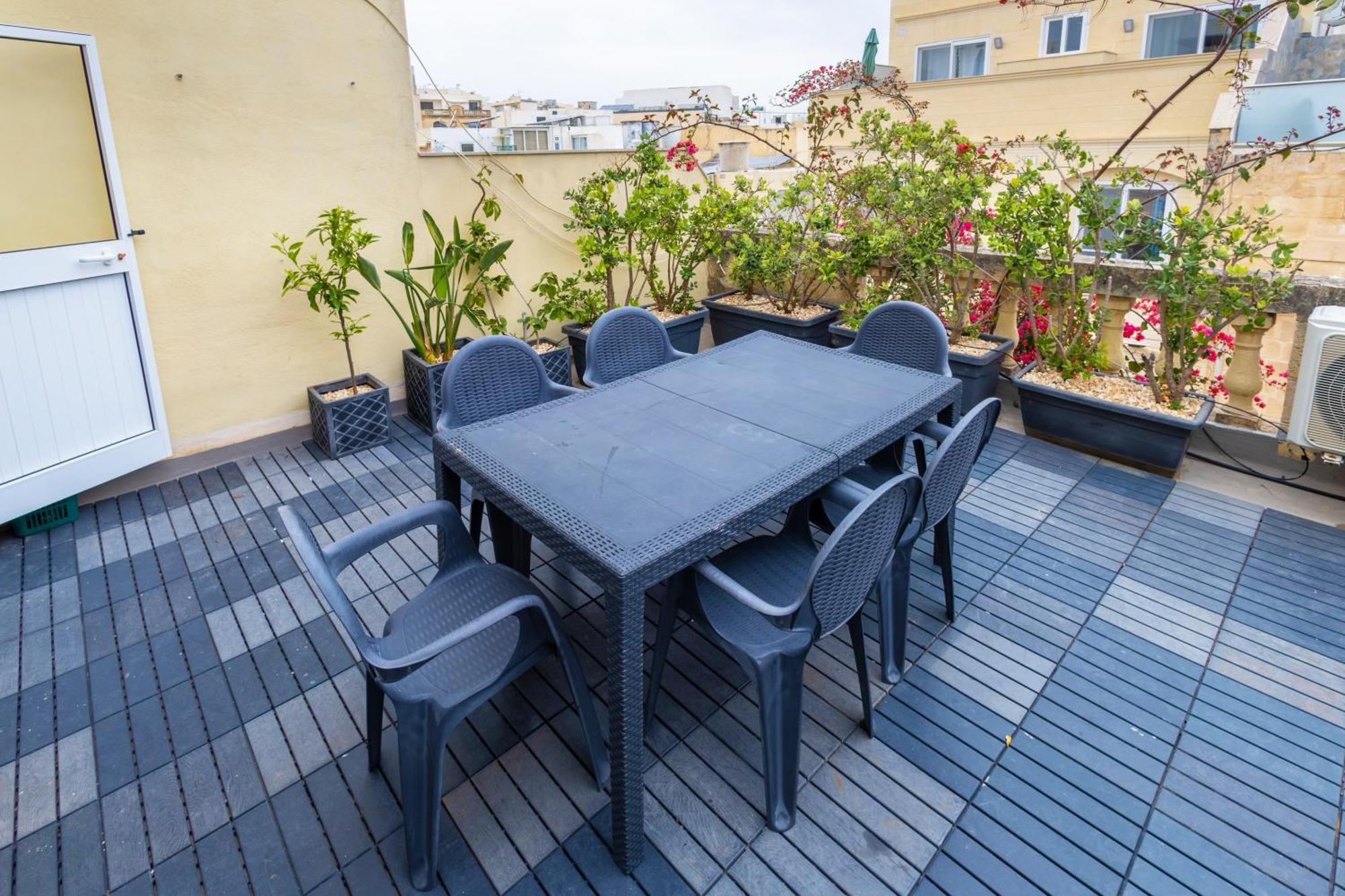 Quiet Twin Room With Private Bathroom, Not Ensuite Sliema Exterior photo